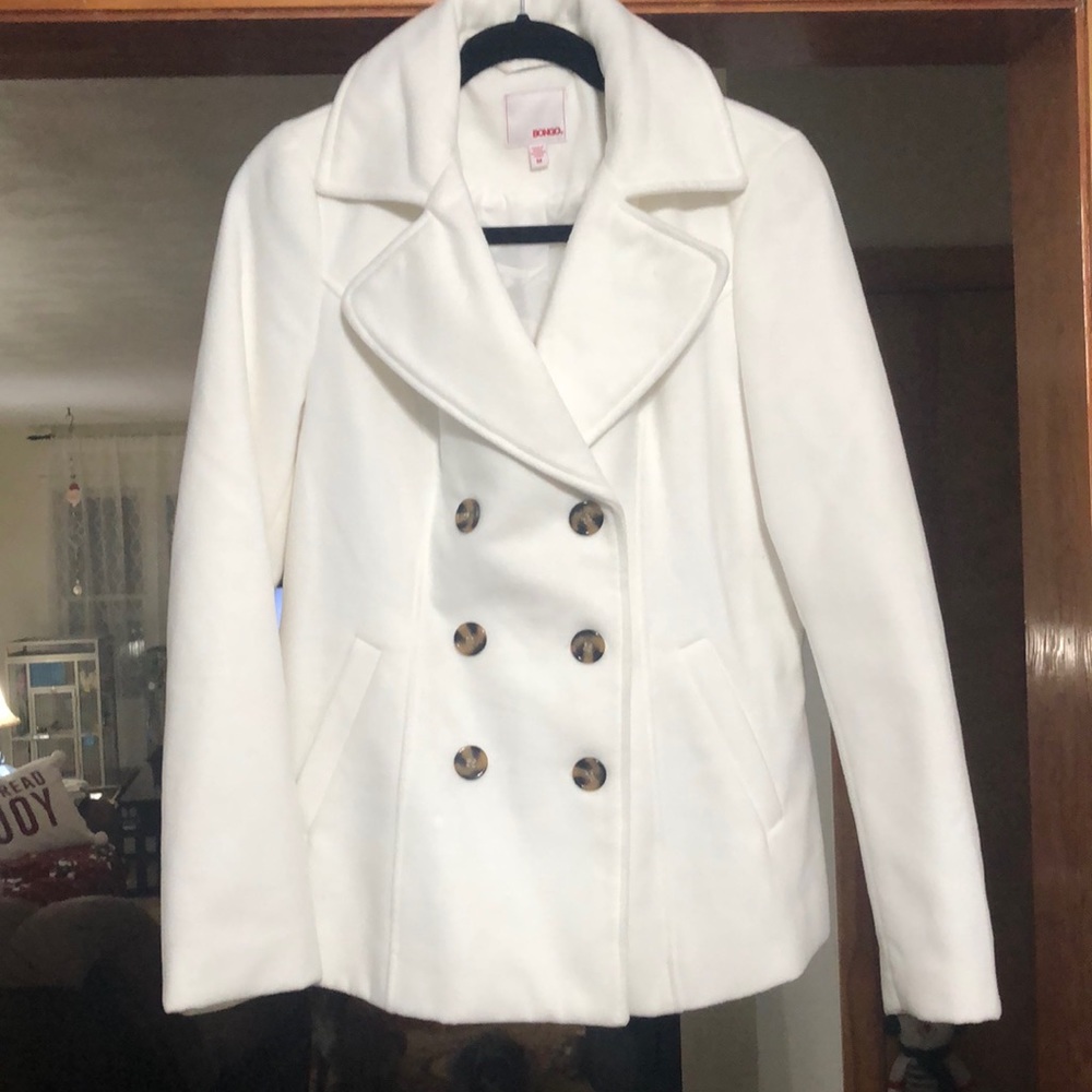 White Winter White coat size Medium. Brand is Bongo - excellent condition